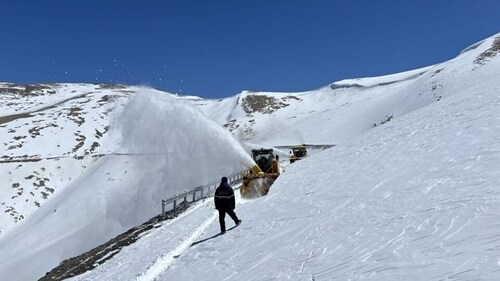 Border Roads Organisation (BRO) personnel restoring connectivity between Ladakh and Himachal Pradesh after five months of closure due to snowfall in winter. (HT Photo) Border Roads Organisation (BRO) personnel restoring connectivity between Ladakh and Himachal Pradesh after five months of closure due to snowfall in winter. (HT Photo)