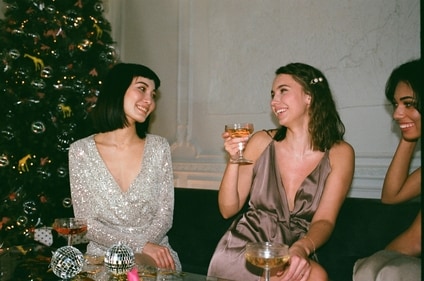 Hangout with your old friends. (Pexels) Hangout with your old friends. (Pexels)