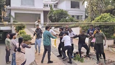 A group of protestors at the residence of Telugu actor Allu Arjun in Hyderabad, Telangana, on Sunday. (PTI) (HT_PRINT) A group of protestors at the residence of Telugu actor Allu Arjun in Hyderabad, Telangana, on Sunday. (PTI) (HT_PRINT)