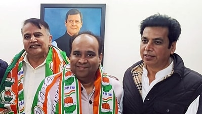 Former Matia Mahal MLA Asim Ahmed Khan joins the Congress in the presence of Delhi Congress President Devender Yadav, in New Delhi on Monday. (File image) (Delhi Congress)