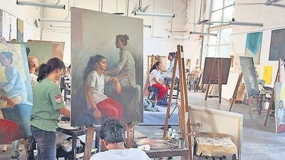 Art models sit in the centre of the room, giving artists a reference and inspiration to work on Art models sit in the centre of the room, giving artists a reference and inspiration to work on