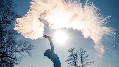 A woman who was left with burns tried the trend where throwing boiling water into freezing air turns it into a “cloud of ice” (representative image). (Pixabay/PTNorbert) A woman who was left with burns tried the trend where throwing boiling water into freezing air turns it into a “cloud of ice” (representative image). (Pixabay/PTNorbert)
