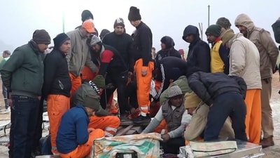 NDRF and SDRF personnel during a rescue operation to save a 3-year-old girl who fell into a borewell in the Kotputli-Behror district in Rajasthan. (PTI)