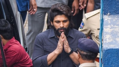 Actor Allu Arjun arrives at the Chikkadpally police station for questioning as part of an ongoing probe into the stampede during the screening of his movie ‘Pushpa-2’ in Hyderabad on Tuesday, December. 24, 2024. (PTI) Actor Allu Arjun arrives at the Chikkadpally police station for questioning as part of an ongoing probe into the stampede during the screening of his movie ‘Pushpa-2’ in Hyderabad on Tuesday, December. 24, 2024. (PTI)