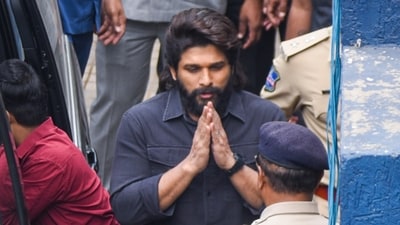 Hyderabad: Actor Allu Arjun arrive at the Chikkadpally police station for questioning as part of an ongoing probe into the stampede during the screening of his movie 'Pushpa-2', in Hyderabad, Tuesday, Dec. 24, 2024. (PTI Photo) (PTI12_24_2024_000047A) (PTI) Hyderabad: Actor Allu Arjun arrive at the Chikkadpally police station for questioning as part of an ongoing probe into the stampede during the screening of his movie 'Pushpa-2', in Hyderabad, Tuesday, Dec. 24, 2024. (PTI Photo) (PTI12_24_2024_000047A) (PTI)