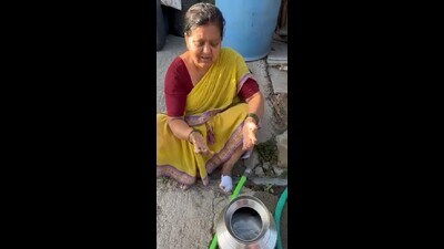 Their persistent efforts to reach out to the Pune Municipal Corporation (PMC) bore fruit when the civic administration increased the daily water tanker count from one to two. (HT PHOTO) Their persistent efforts to reach out to the Pune Municipal Corporation (PMC) bore fruit when the civic administration increased the daily water tanker count from one to two. (HT PHOTO)