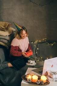 Reconnect with old friends. (Pexels) Reconnect with old friends. (Pexels)