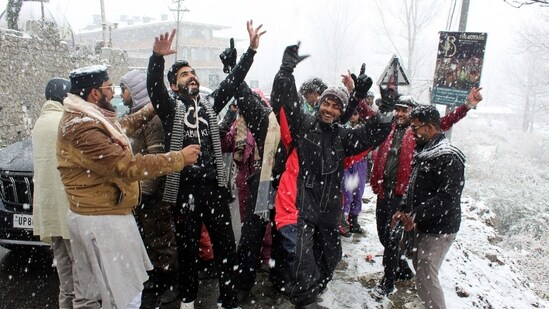 Tourists enjoyed the fresh snowfall in Manali, Kullu, making Christmas Eve more festive amid the snow on Tuesday.(ANI)