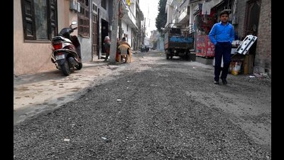 A road in poor condition in Ludhiana. (Manish/HT) A road in poor condition in Ludhiana. (Manish/HT)