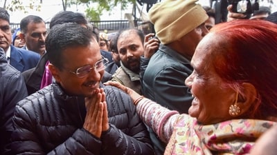 Aam Aadmi Party (AAP) National Convenor Arvind Kejriwal with a beneficiary woman during the start of the 'Mahila Samman Yojana' registration program. (ANI) Aam Aadmi Party (AAP) National Convenor Arvind Kejriwal with a beneficiary woman during the start of the 'Mahila Samman Yojana' registration program. (ANI)
