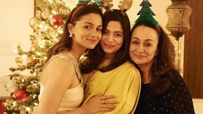 Alia Bhatt spent Christmas evening with her mom Soni Razdan and sister Shaheen Bhatt. Alia Bhatt spent Christmas evening with her mom Soni Razdan and sister Shaheen Bhatt.