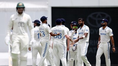 India's Jasprit Bumrah (R) celebrates with teammates after bowling Australia's Usman Khawaja (L) on day five of the third cricket Test match. (AFP)