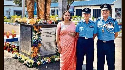 Flying Officer Muskaan Singh (centre) with her father Air Commodore Ran Singh and mother Komal Singh at the Air Force Academy, Hyderabad. (HT Photo) Flying Officer Muskaan Singh (centre) with her father Air Commodore Ran Singh and mother Komal Singh at the Air Force Academy, Hyderabad. (HT Photo)