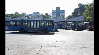 The ST stand at Shivajinagar had been temporarily shifted to Wakdewadi to facilitate construction of the underground metro station there. (HT FILE) The ST stand at Shivajinagar had been temporarily shifted to Wakdewadi to facilitate construction of the underground metro station there. (HT FILE)