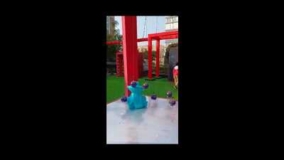 The hanging decorative light fell on the four-year-old girl at a Christmas Carnival at Nexus Elante Mall on Wednesday. (HT Photo) The hanging decorative light fell on the four-year-old girl at a Christmas Carnival at Nexus Elante Mall on Wednesday. (HT Photo)