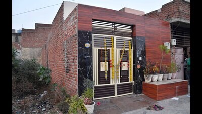 The house in Prem Vihar where the bodies were found. (Manish/HT) The house in Prem Vihar where the bodies were found. (Manish/HT)