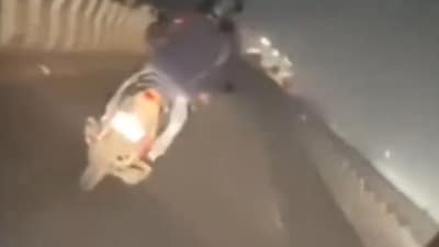 The incident took place on Agra highway. (X/@Gharkakalesh) The incident took place on Agra highway. (X/@Gharkakalesh)