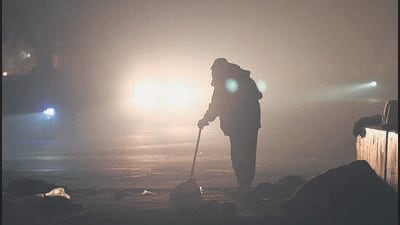 A municipal sweeper at Patel Nagar, amid a thick layer of fog on Thursday morning. (Sanchit Khanna/HT Photo) A municipal sweeper at Patel Nagar, amid a thick layer of fog on Thursday morning. (Sanchit Khanna/HT Photo)