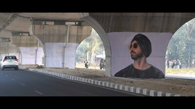 A pillar painted with Punjabi singer Diljit Dosanjh’s graffiti on Ferozepur road in Ludhiana on Thursday. (Manish/HT)