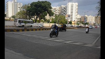 According to officials from the Pune Municipal Corporation (PMC) Road Department, the city had data on approximately 1,500 speed breakers in 2017. (HT PHOTO) According to officials from the Pune Municipal Corporation (PMC) Road Department, the city had data on approximately 1,500 speed breakers in 2017. (HT PHOTO)