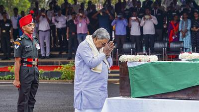 Chief minister Siddaramaiah pays his last respects to the mortal remains of soldiers Dayanand Thirukannanvar and Mahesh Marigonda, who lost their lives in the line of duty in J&K's Poonch, at the Army War Memorial, in Belagavi, on Thursday (PTI) Chief minister Siddaramaiah pays his last respects to the mortal remains of soldiers Dayanand Thirukannanvar and Mahesh Marigonda, who lost their lives in the line of duty in J&K's Poonch, at the Army War Memorial, in Belagavi, on Thursday (PTI)