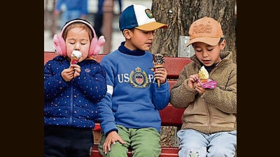 Children enjoy ice-cream on a cold Thursday afternoon at the Sector 17 Plaza in Chandigarh. (Keshav Singh/HT)
