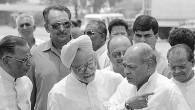 Dr. Manmohan Singh with former Prime Minister Narasimha Rao in June 1994. (Sanjay Sharma/HT) 