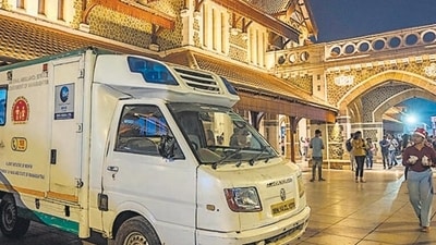 Mumbai, India - Dec. 25, 2024: Ambulance standing out side the Bandra station in Mumbai, India, on Wednesday, December 25, 2024. (Photo by Satish Bate/ Hindustan Times) (Hindustan Times)