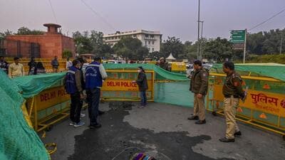 Police and forensic teams at the spot where man set himself on fire on Wednesday. (RAJ K RAJ /HT PHOTO) Police and forensic teams at the spot where man set himself on fire on Wednesday. (RAJ K RAJ /HT PHOTO)