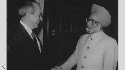 24 October 1991 – Finance Minister Manmohan Singh with IMF Managing Director Michel Camdessus in Delhi. (HT Archive)