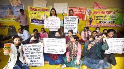 BPSC aspirants protesting for CCE Prelims re-exam at Gardanibagh in Patna. (Santosh Kumar ) BPSC aspirants protesting for CCE Prelims re-exam at Gardanibagh in Patna. (Santosh Kumar )