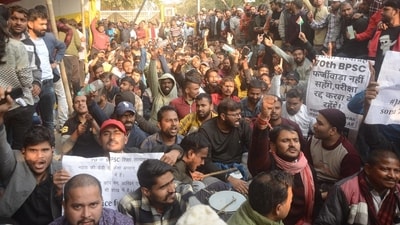 Protestors at Gardanibagh in Patna demanding BPSC prelims re-exam. (Santosh Kumar ) Protestors at Gardanibagh in Patna demanding BPSC prelims re-exam. (Santosh Kumar )