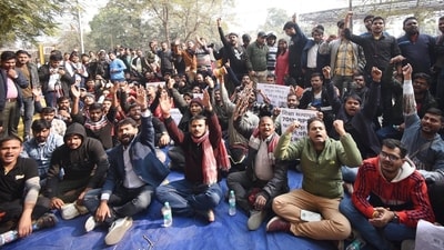 <p>Protestors demanding BPSC prelims re-exam demonstrating at Gardanibagh in Patna.</p> (Santosh Kumar ) <p>Protestors demanding BPSC prelims re-exam demonstrating at Gardanibagh in Patna.</p> (Santosh Kumar )