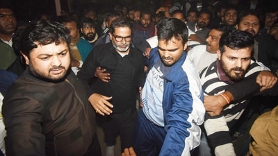 Jan Suraaj party Chief Prashant Kishor at Gardanibagh in Patna attending the protest where aspirants are demanding BPSC prelims re-exam. (Santosh Kumar ) Jan Suraaj party Chief Prashant Kishor at Gardanibagh in Patna attending the protest where aspirants are demanding BPSC prelims re-exam. (Santosh Kumar )