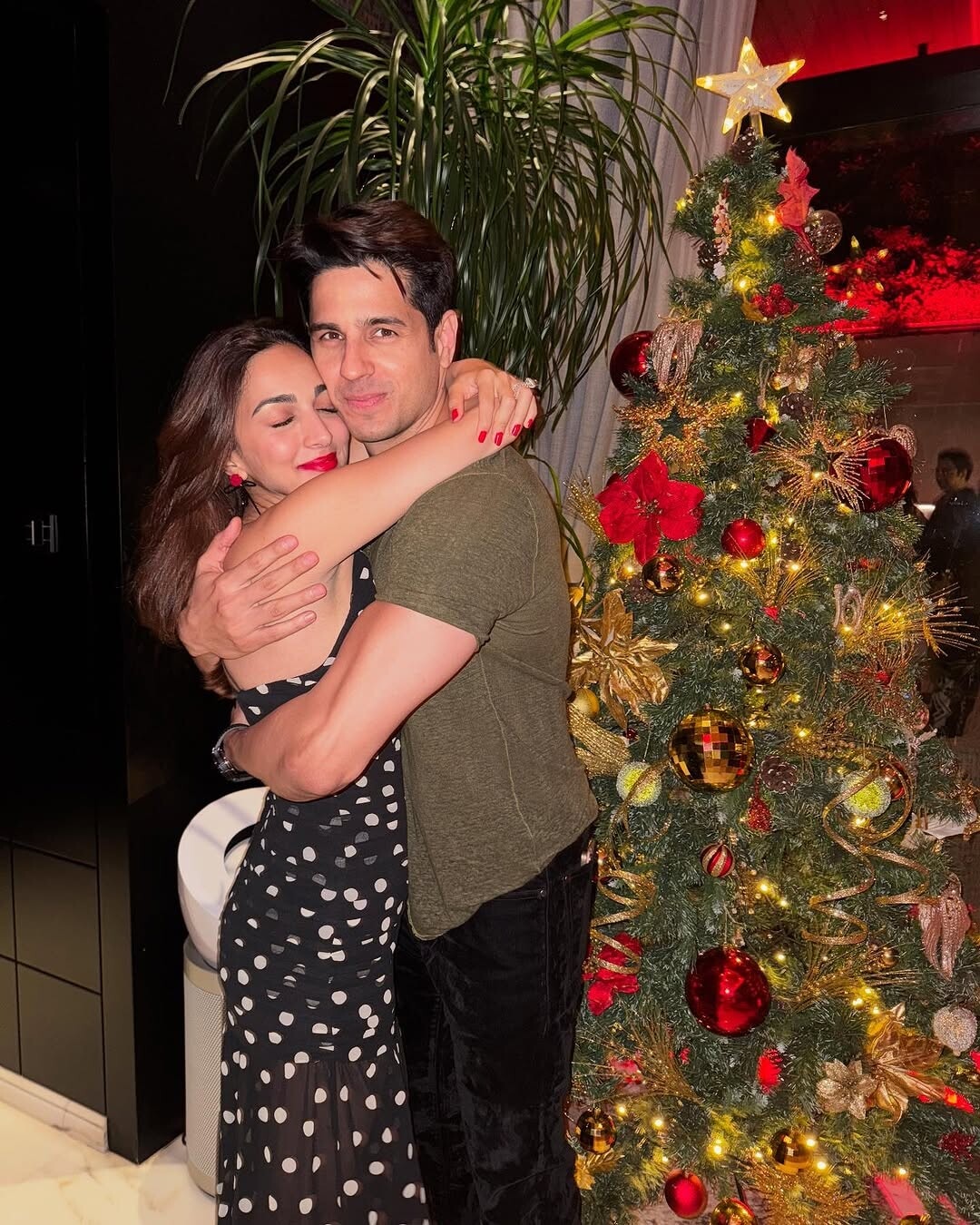 kiara advani christmas dress Kiara Advani always manages to make a mark with her style picks. We let you in Kiara Advani 's Shoe Collection ,from heels,to sports,to those elegant flats