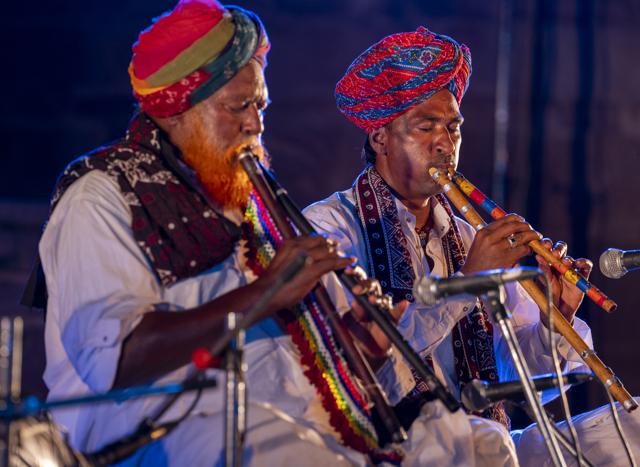 Living legend Meherdeen Khan Langa (L) (Jodhpur RIFF/OIJO) Living legend Meherdeen Khan Langa (L) (Jodhpur RIFF/OIJO)