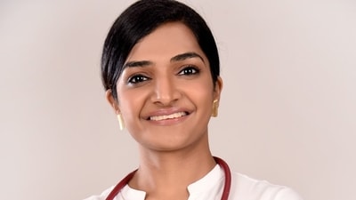 Dr. Aggarwal, en route to attend a family event, noticed a growing crowd at an adjacent boarding gate, (  drgarimaaggarwal.com)