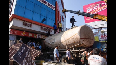 According to the Pune Traffic Police Department, these black spots require immediate traffic improvements to reduce accidents. (HT PHOTO) According to the Pune Traffic Police Department, these black spots require immediate traffic improvements to reduce accidents. (HT PHOTO)