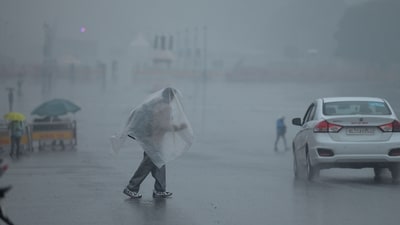 Delhi weather: The IMD said the rain started in Delhi-NCR around 2:30 am. (HT PHOTO) Delhi weather: The IMD said the rain started in Delhi-NCR around 2:30 am. (HT PHOTO)