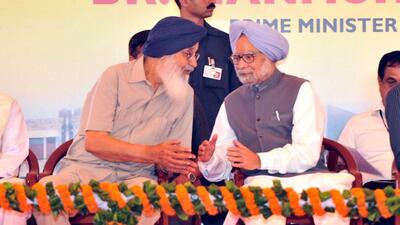 Dr Manmohan Singh and Parkash Singh Badal were gentlemen in politics, born democrats and extremely respectful of the Opposition. (HT Files) Dr Manmohan Singh and Parkash Singh Badal were gentlemen in politics, born democrats and extremely respectful of the Opposition. (HT Files)