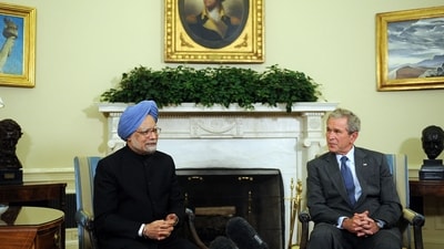 George W. Bush (R) meets with Manmohan Singh in the Oval Office of the White House on September 25, 2008 in Washington, DC. (AFP File) George W. Bush (R) meets with Manmohan Singh in the Oval Office of the White House on September 25, 2008 in Washington, DC. (AFP File)