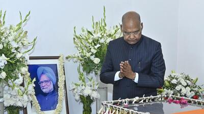 Former president Ram Nath Kovind pays tribute to former prime minister Manmohan Singh in New Delhi on Friday (PTI) Former president Ram Nath Kovind pays tribute to former prime minister Manmohan Singh in New Delhi on Friday (PTI)