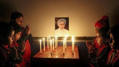 Meerut: School students pay tribute to former prime minister Manmohan Singh, who passed away on Thursday. (PTI) Meerut: School students pay tribute to former prime minister Manmohan Singh, who passed away on Thursday. (PTI)
