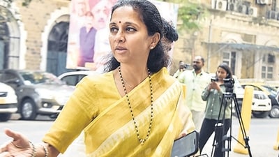Mumbai, Dec 01 (ANI): Nationalist Congress Party-Sharadchandra Pawar (NCP-SP) Working President Supriya Sule arrives at the party office for the meeting with newly-elected party MLAs, in Mumbai on Sunday. (ANI Photo) (Sandeep Anandrao Mahankal)