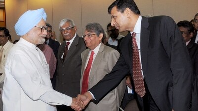 In this Aug. 17, 2013 file photo, then Prime Minister Manmohan Singh with economist Raghuram Rajan, in New Delhi. Singh passed away on Thursday, Dec. 26, 2024, at the age of 92 (PTI)