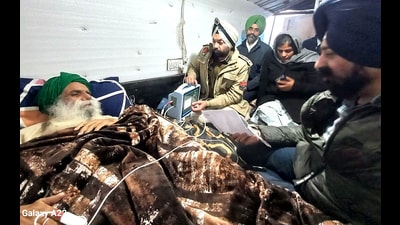 Police officials meet farmer leader Jagjit Singh Dallewal who is fasting unto death and appealed to him to take care of his health, at the Khanauri border near Patiala on Friday. (ANI) Police officials meet farmer leader Jagjit Singh Dallewal who is fasting unto death and appealed to him to take care of his health, at the Khanauri border near Patiala on Friday. (ANI)