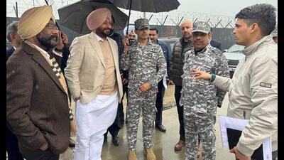 Ravneet Singh Bittu, Union minister of state for railways and food processing industries along with other at the Halwara airport in Ludhiana on Friday. (HT Photo)