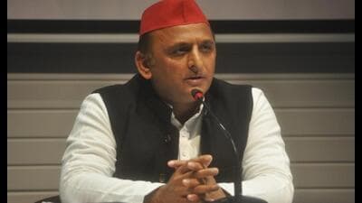 Shiv Sena leader Sanjay Nirupam had slammed SP chief Akhilesh Yadav (in pic) over Waqf Board issue. (HT file)