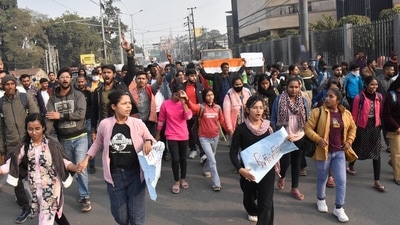 Students protested over the alleged leak of the question paper of the December 13 combined preliminary exam conducted by BPSC (Santosh Kumar) Students protested over the alleged leak of the question paper of the December 13 combined preliminary exam conducted by BPSC (Santosh Kumar)