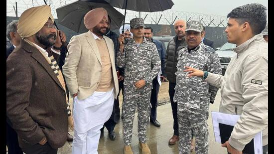 Ravneet Singh Bittu, Union minister of state for railways and food processing industries along with other at the Halwara airport in Ludhiana on Friday. (HT Photo)